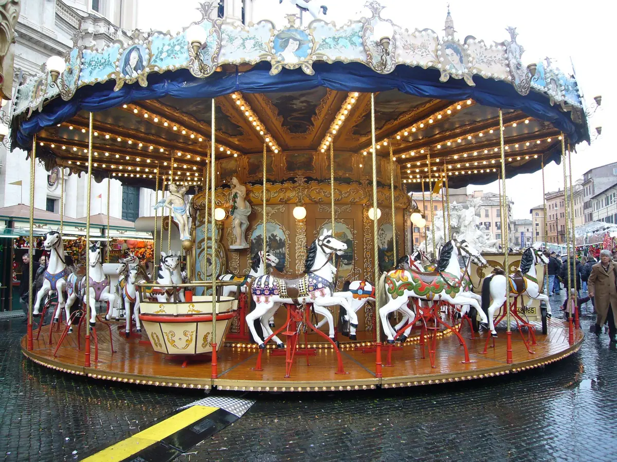 Das Karussell auf dem Weihnachtsmarkt